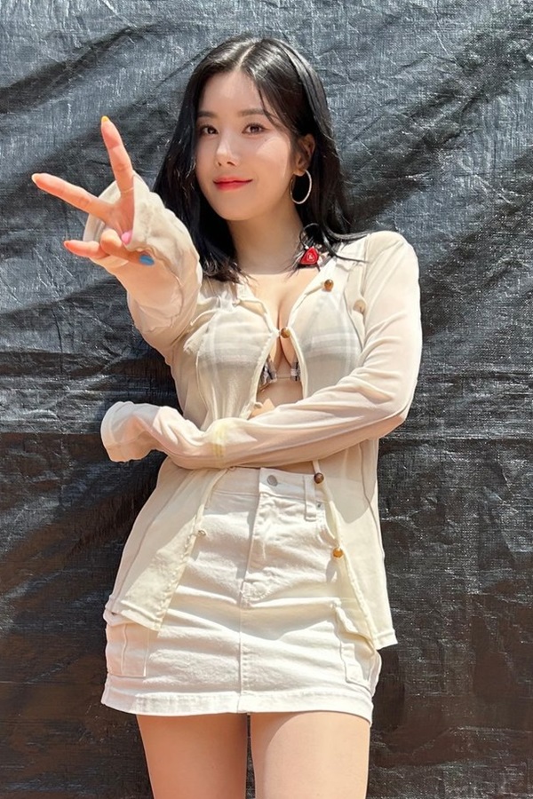 ㅎㅂ 권은비 가슴 셀카