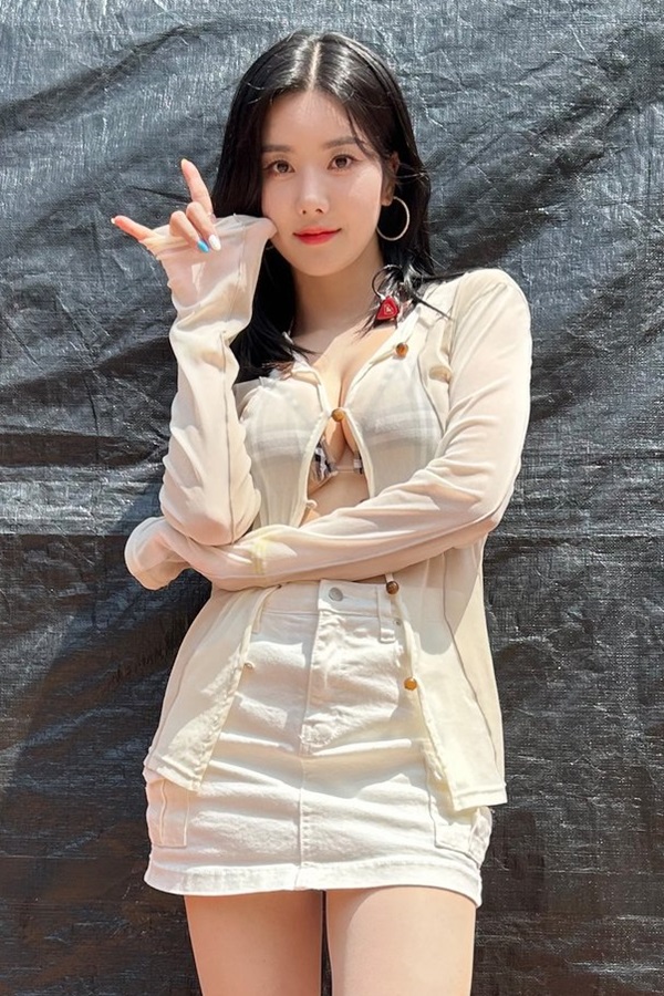 ㅎㅂ 권은비 가슴 셀카