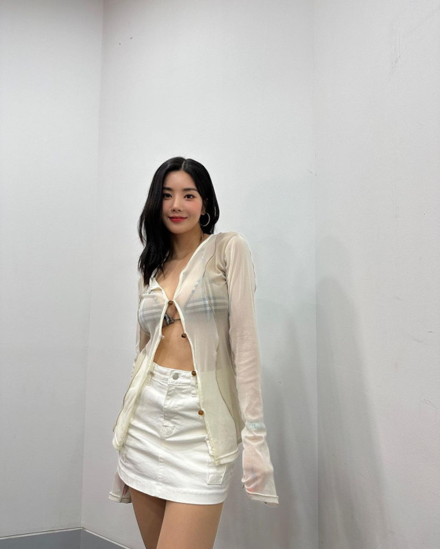 ㅎㅂ 권은비 가슴 셀카