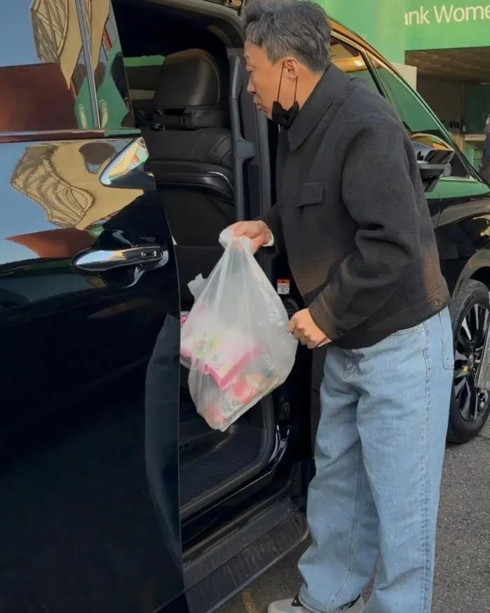 배우 이성민이 팬들을 위해 준비한 역조공