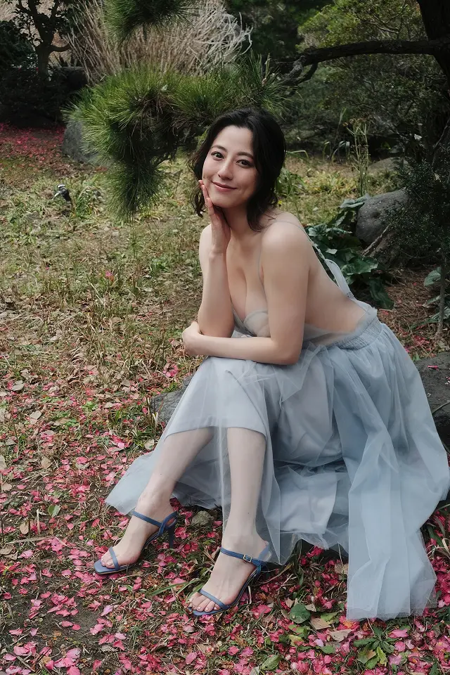 스기모토 유미 포토북 「미마녀」 Set.01