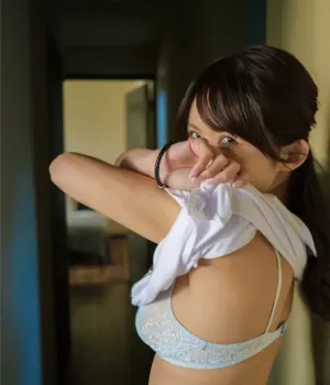 코토이 아리사 사진집 『코토이에게 사랑과 진홍과 새벽의 완전판』 Set.01