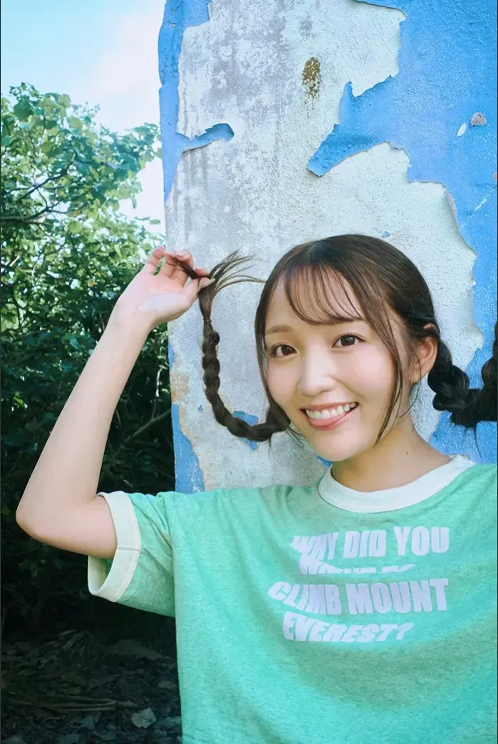 네오 사진집 2025 가을 시즌 걸 「푸른빛에 녹아들다」