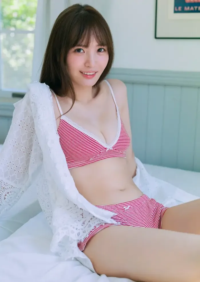 유라 디지털 한정 포토북 「“흔들흔들”하지 않을래……」 Set.02