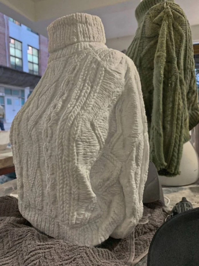 졸업작품으로 스웨터를 제출한 사람