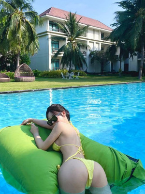 물에 젖은 수영복