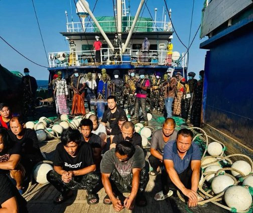 1.png 소말리아 해적들한테 잡힌 어선ㄷㄷ.jpg