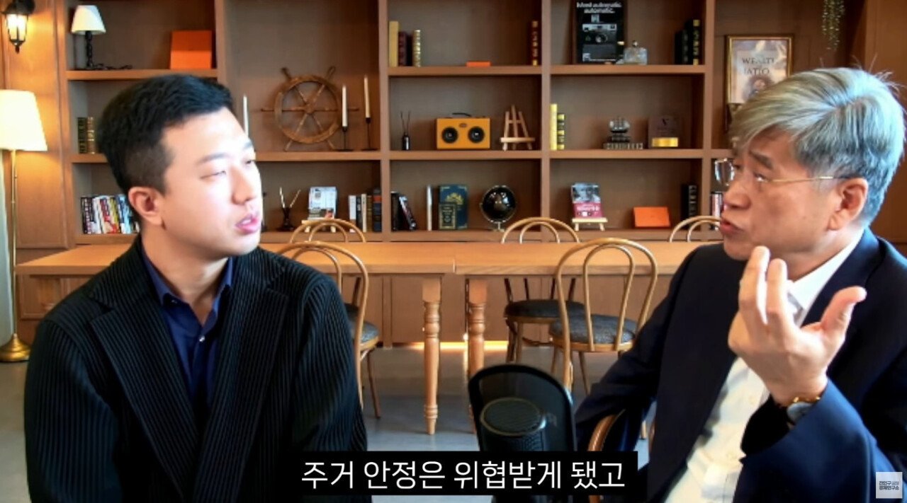 나라 망하고 있어서 한탄하는 교수 ㄷㄷㄷㄷㄷㄷㄷ