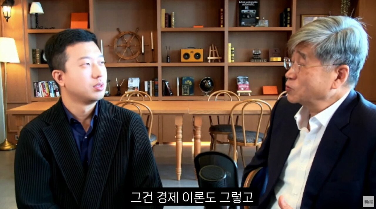 나라 망하고 있어서 한탄하는 교수 ㄷㄷㄷㄷㄷㄷㄷ