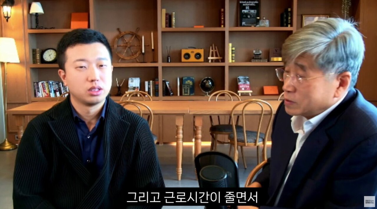 나라 망하고 있어서 한탄하는 교수 ㄷㄷㄷㄷㄷㄷㄷ