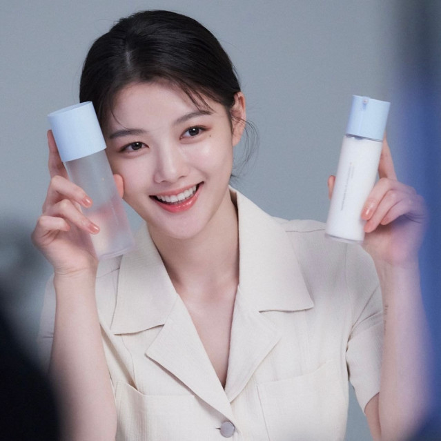 6.jpg 등 타투 처음으로 공개된 김유정...jpg