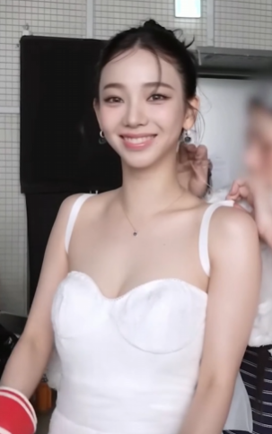 결혼 마려운 카리나 오프숄더 드레스