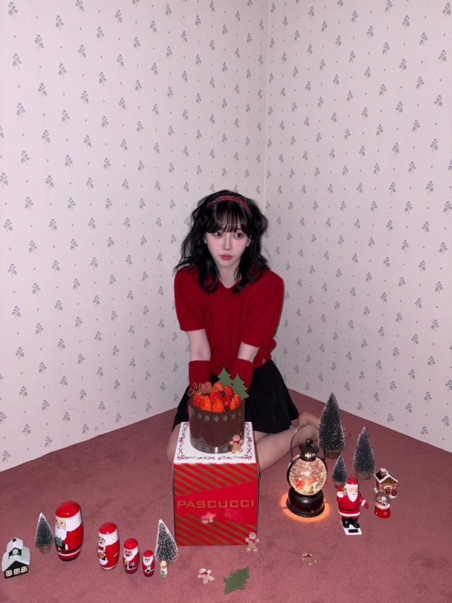 뭔가 꼴릿한 카리나 광고 사진