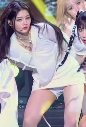 ㅎㅂ) 엔믹스 설윤 타이트한 속바지 도끼 ㄷㄷ