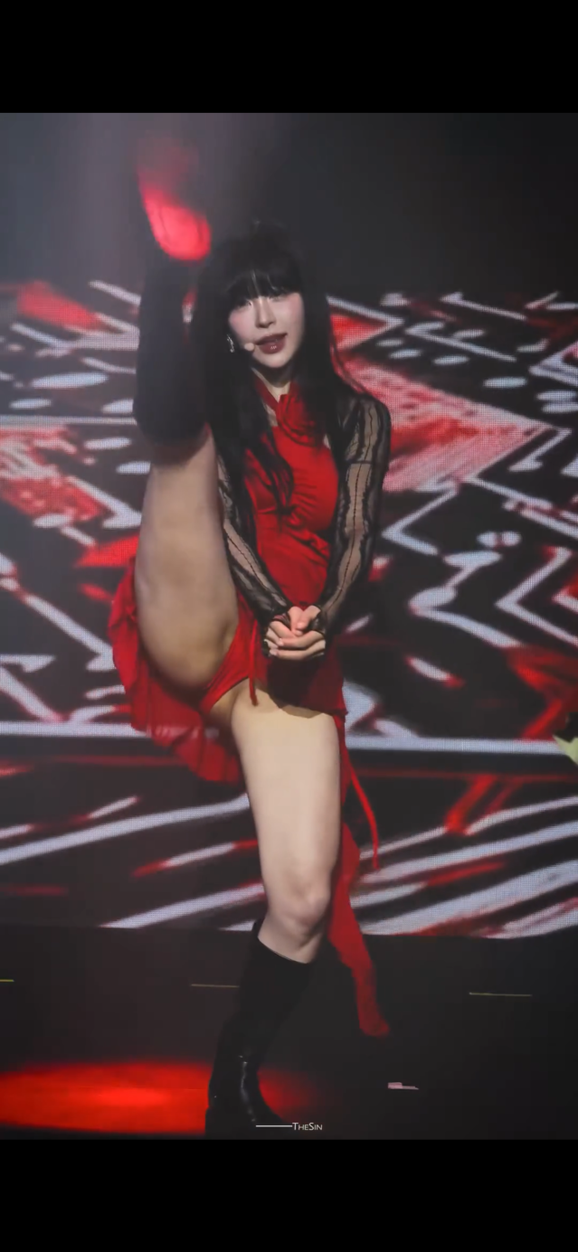 후방) 형서 서서 다리찢기 다보이는 XX