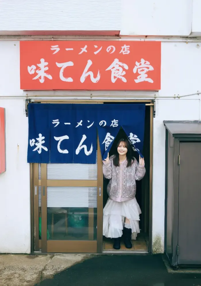 신야 히메카, 첫 번째 사진집 「히메 카와이」 세트 05