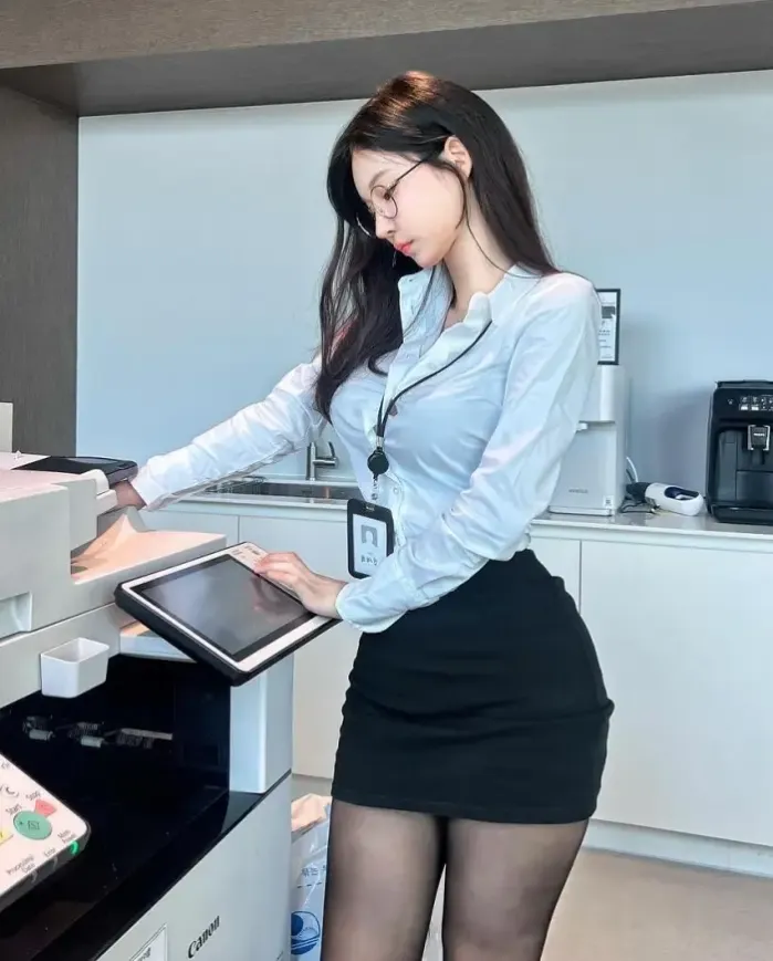 회의 준비하는 신입사원