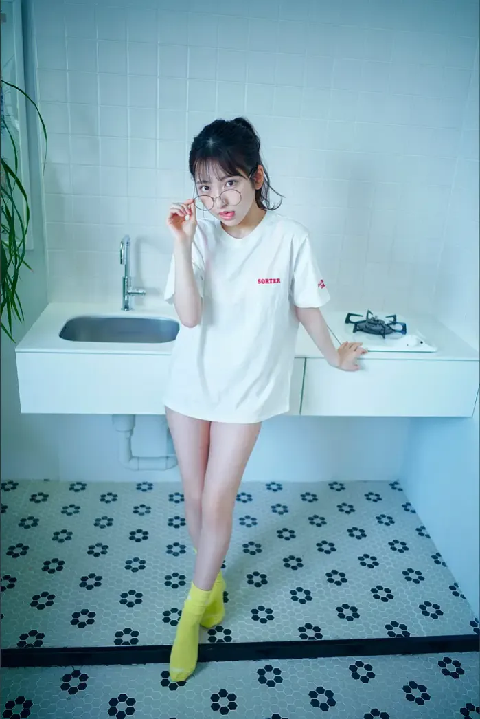 토우미 十味, 사진집 「Off Mode 스피산 그라비아 포토북」 Set.01