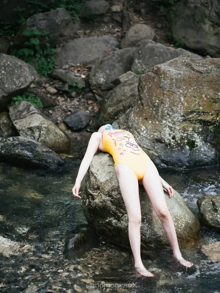 Shizuku しずく, 사진집 Fantia 원마물묘 「여름의 개울」 Set.01