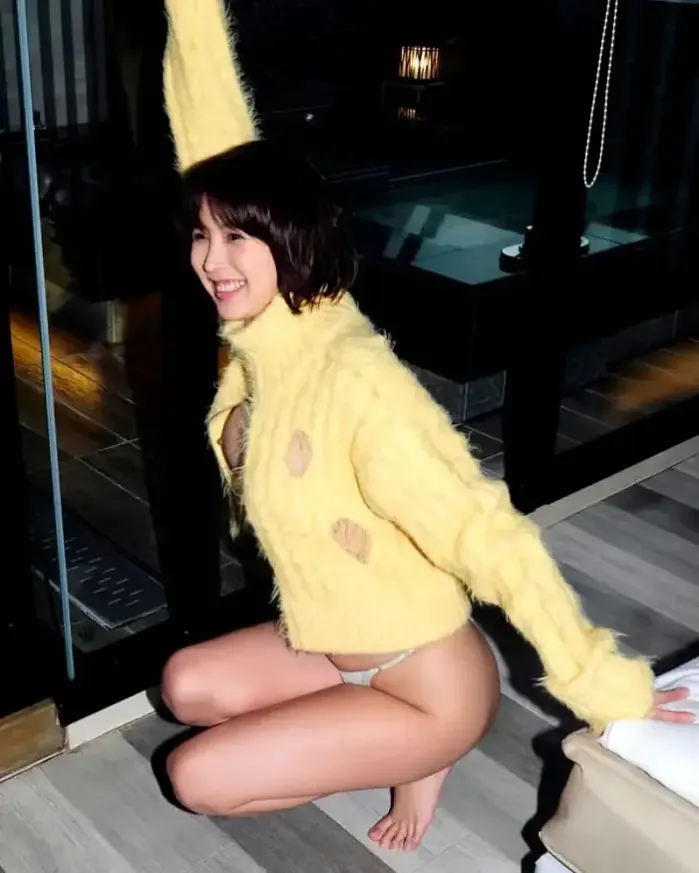 아오이 츠카사의 귀여운 노란 스웨트