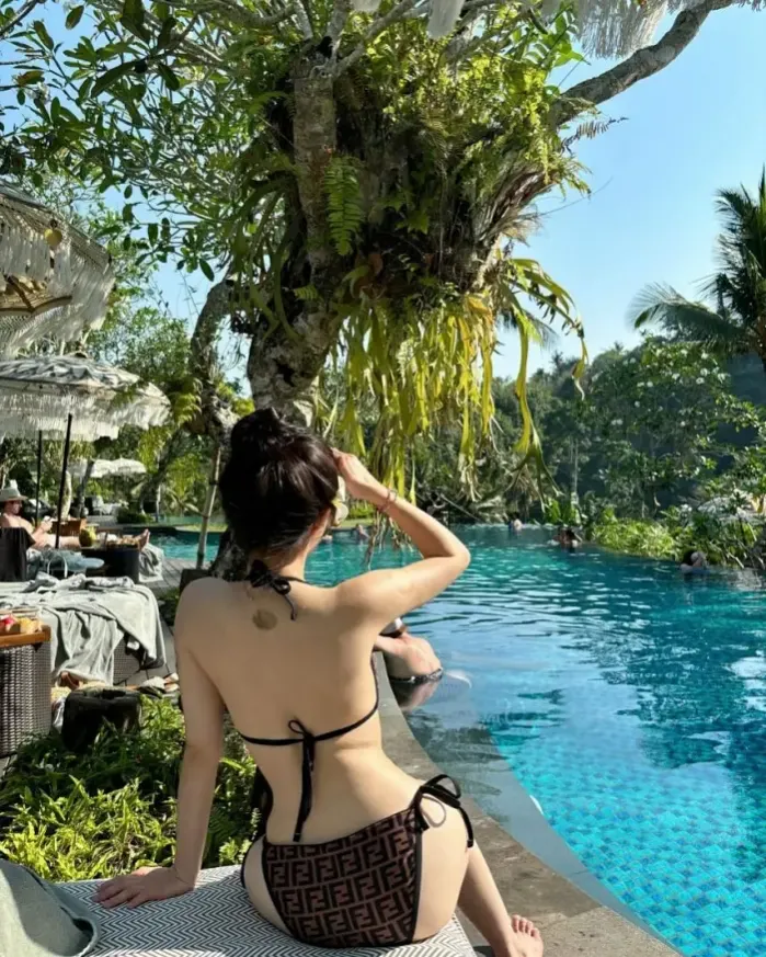 비키니가 정말 잘어울리는 김우유