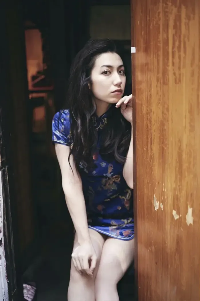 사토 아이리, FRIDAY 디지털 사진집 「신주쿠 로널리네스」 1권