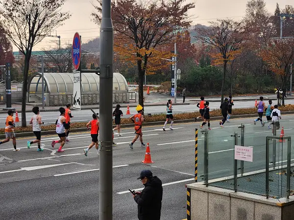 오늘자 코스프레 마라토너