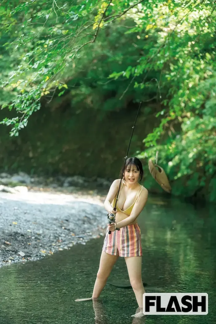 시라하마 미우, 타케우치 호노카, 플래시 2025년 11월 4일호