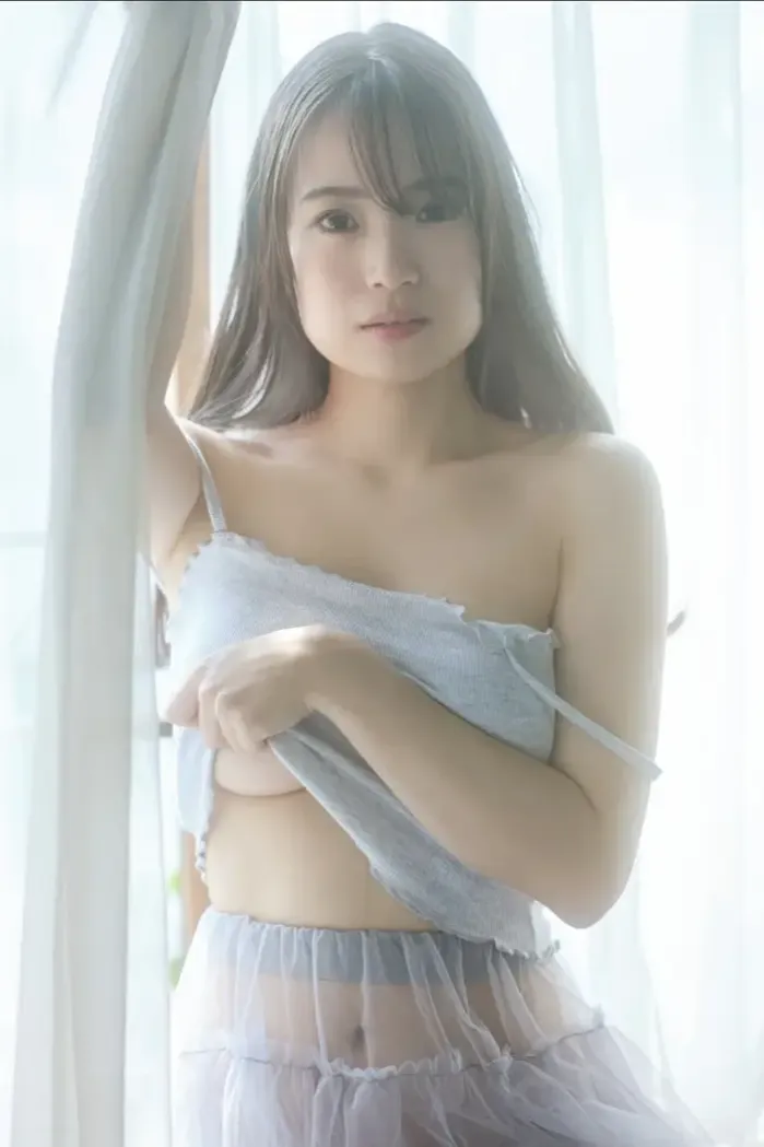 히메카와 세나, FLASH 디지털 사진집 「처음으로 누드」