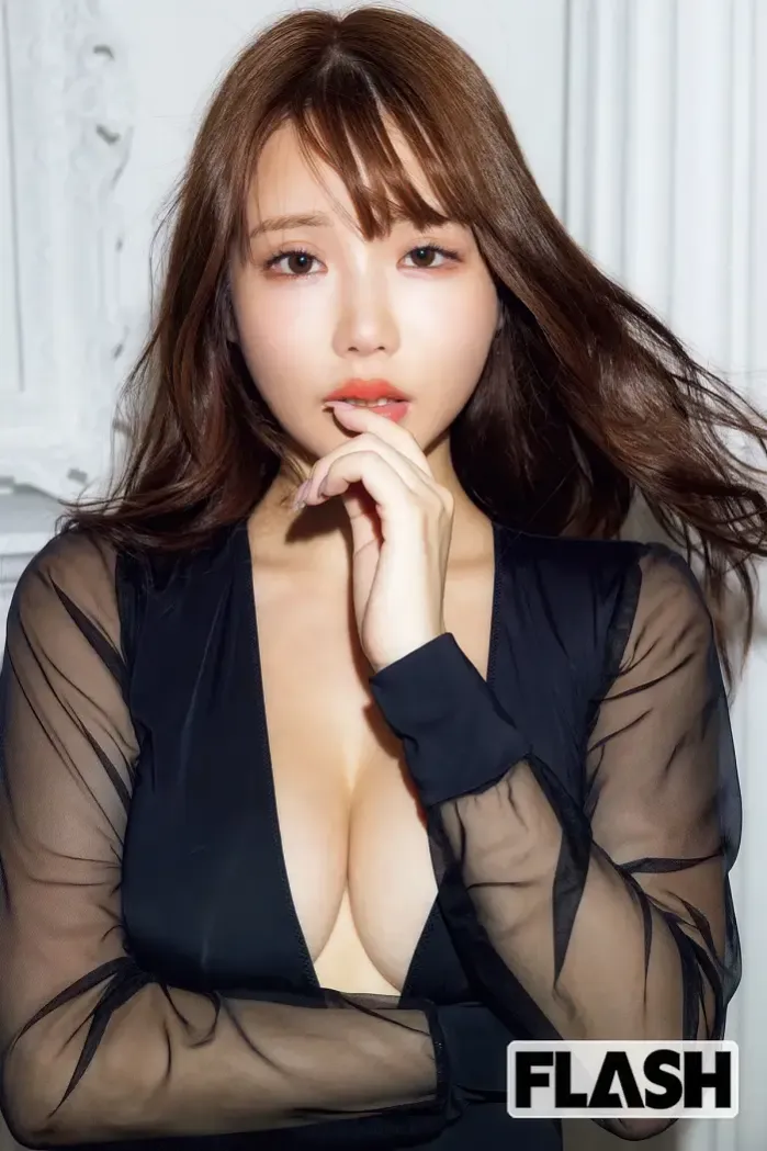 니타 히나, FLASH 2025년 10월 21일호